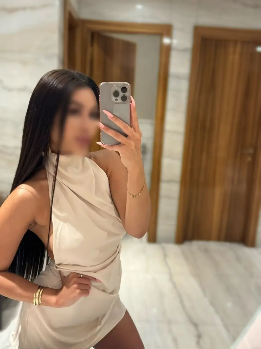 Sophia profile in Dubai